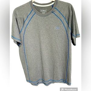 L.L.Bean NWOT Lightweight, slightly fitted, fast dry fabric. Size Medium